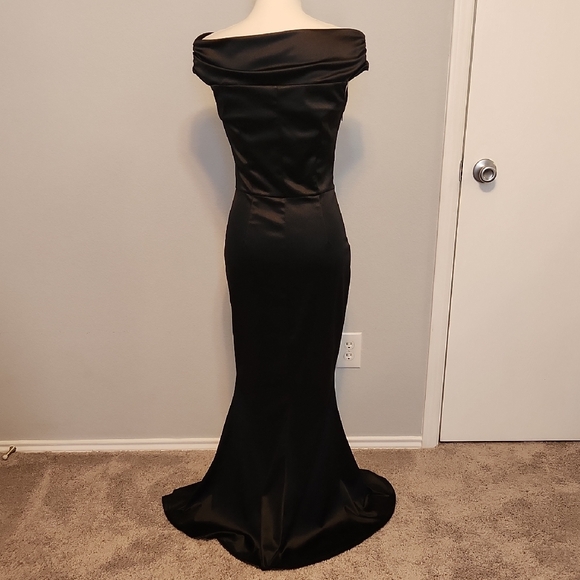 Black Sleeveless Off-Shoulder Prom Gown - Picture 4 of 6